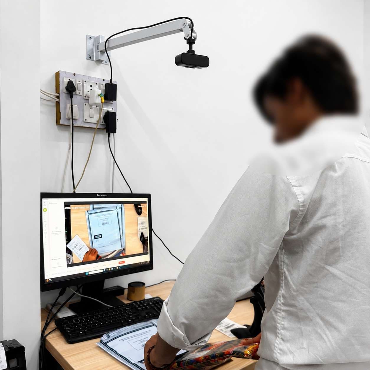 USB webcam connected to a packing computer